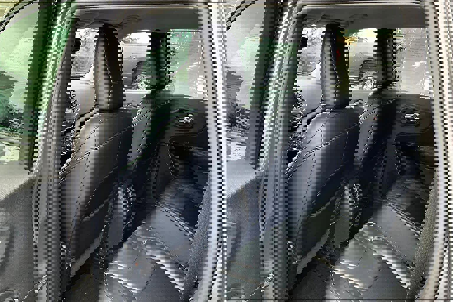 Used 2021 Jeep Cherokee Altitude image 12