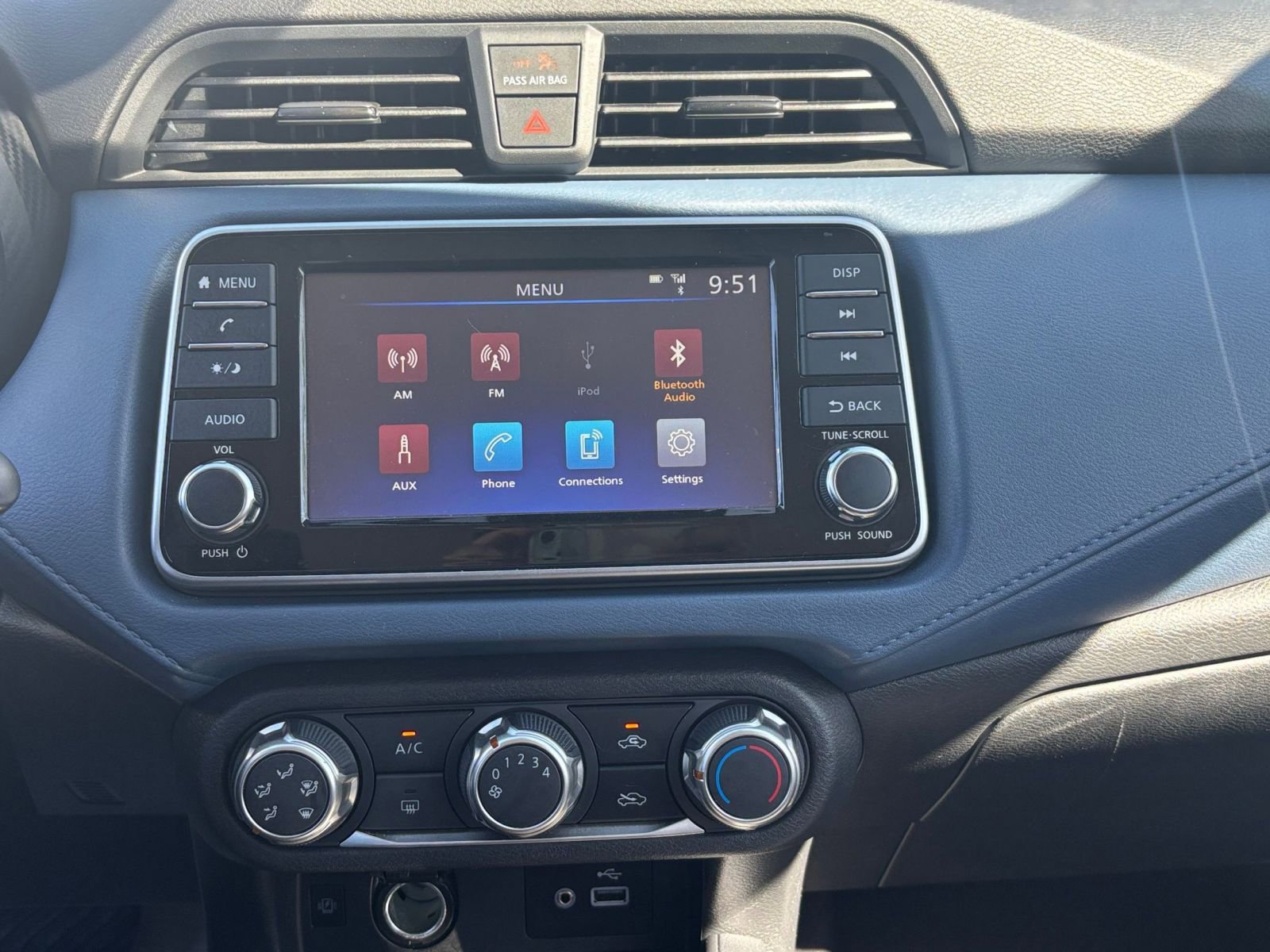 Used 2025 Nissan Versa SV image 17