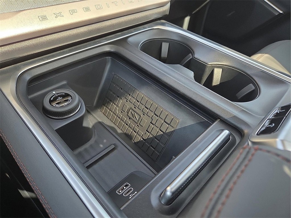 New 2025 Ford Expedition Active image 20