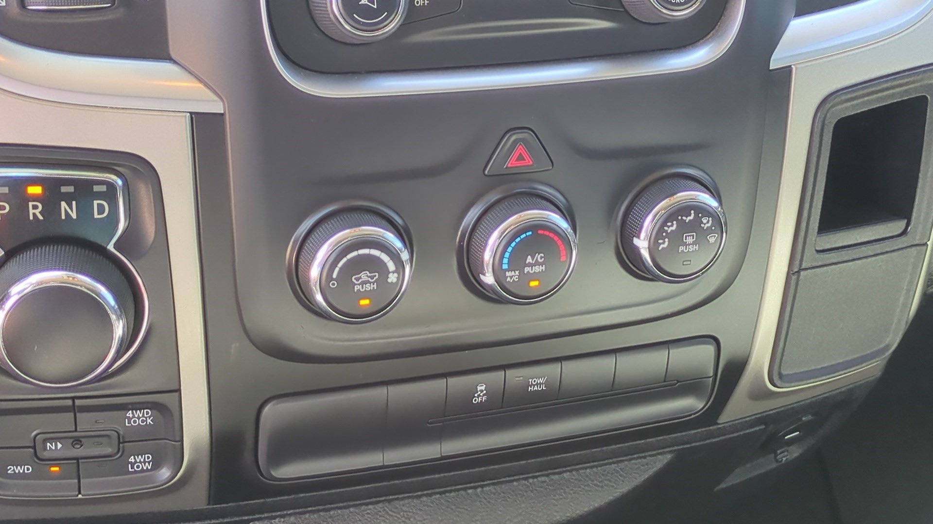 Used 2019 RAM 1500 Classic SLT AWD/4WD image 23