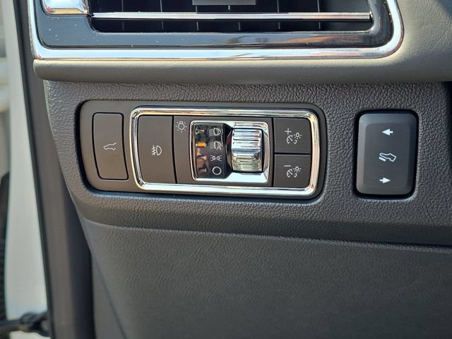 Used 2023 Lincoln Navigator L Black Label AWD/4WD image 11