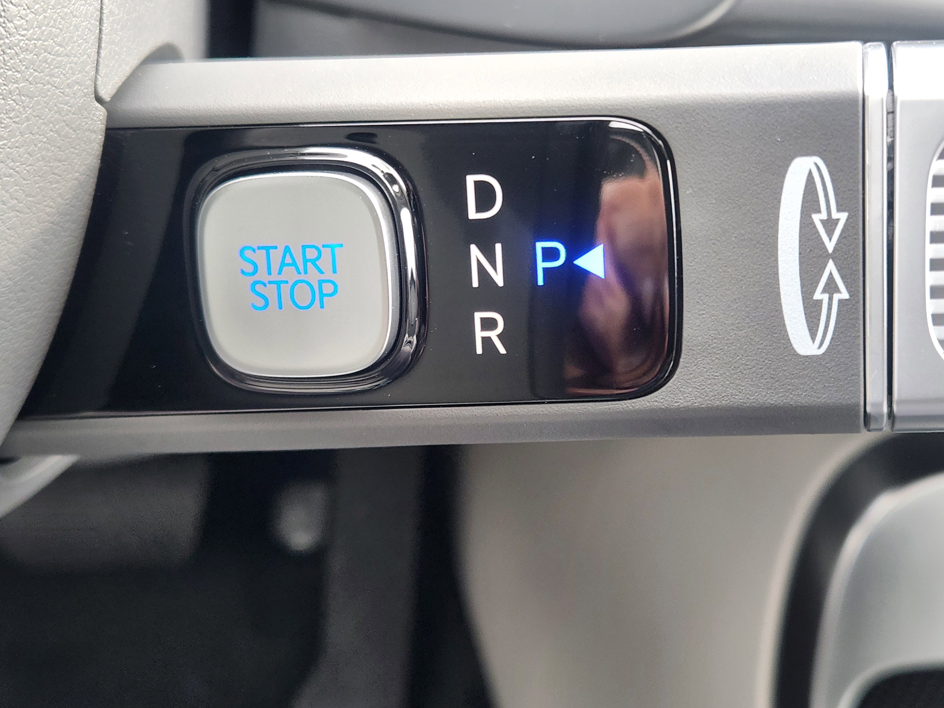 New 2026 Hyundai Ioniq 9 SEL w/ Tow & Go Package AWD/4WD image 28