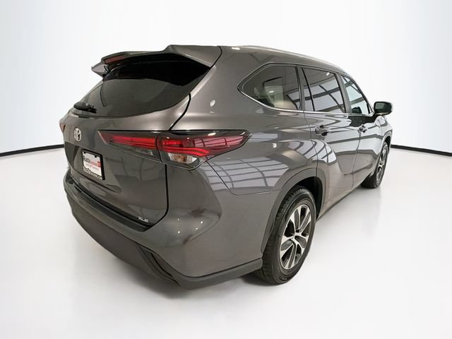 Certified 2025 Toyota Highlander XLE FWD image 7