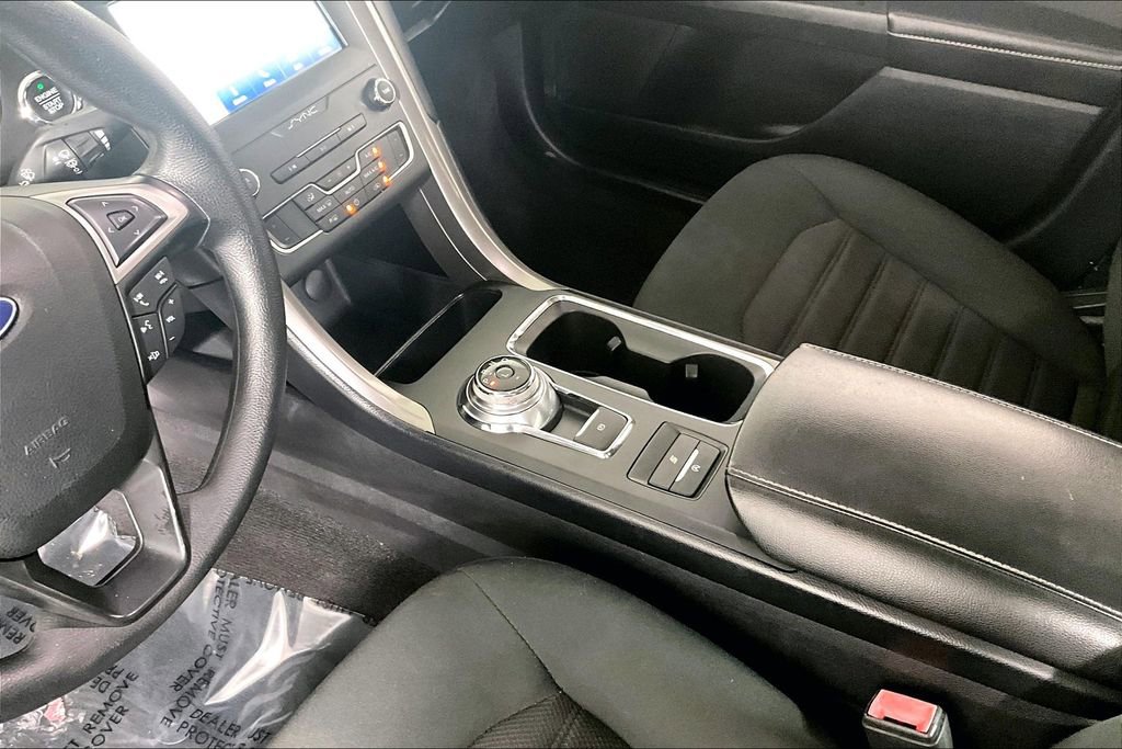Used 2020 Ford Fusion SE image 17