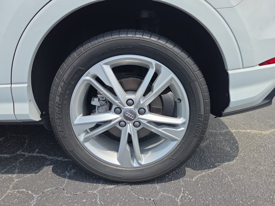 Used 2019 Audi Q3 2.0T Premium Plus w/ Premium Plus Package AWD/4WD image 26
