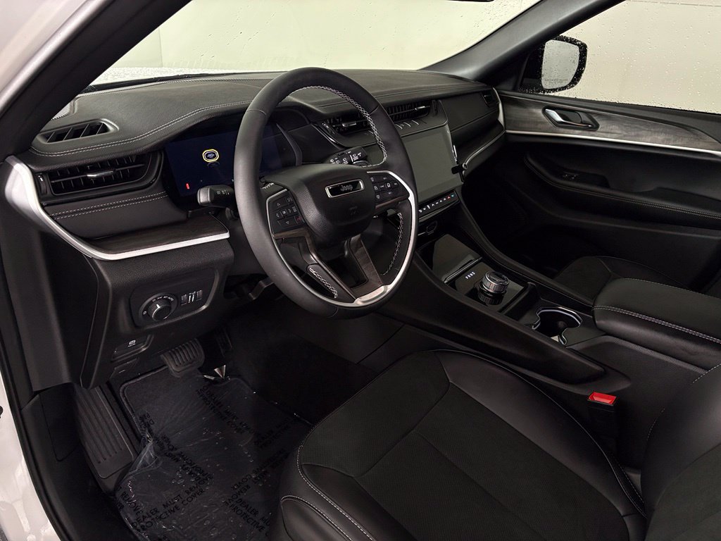 New 2027 Jeep Grand Cherokee Altitude RWD image 15