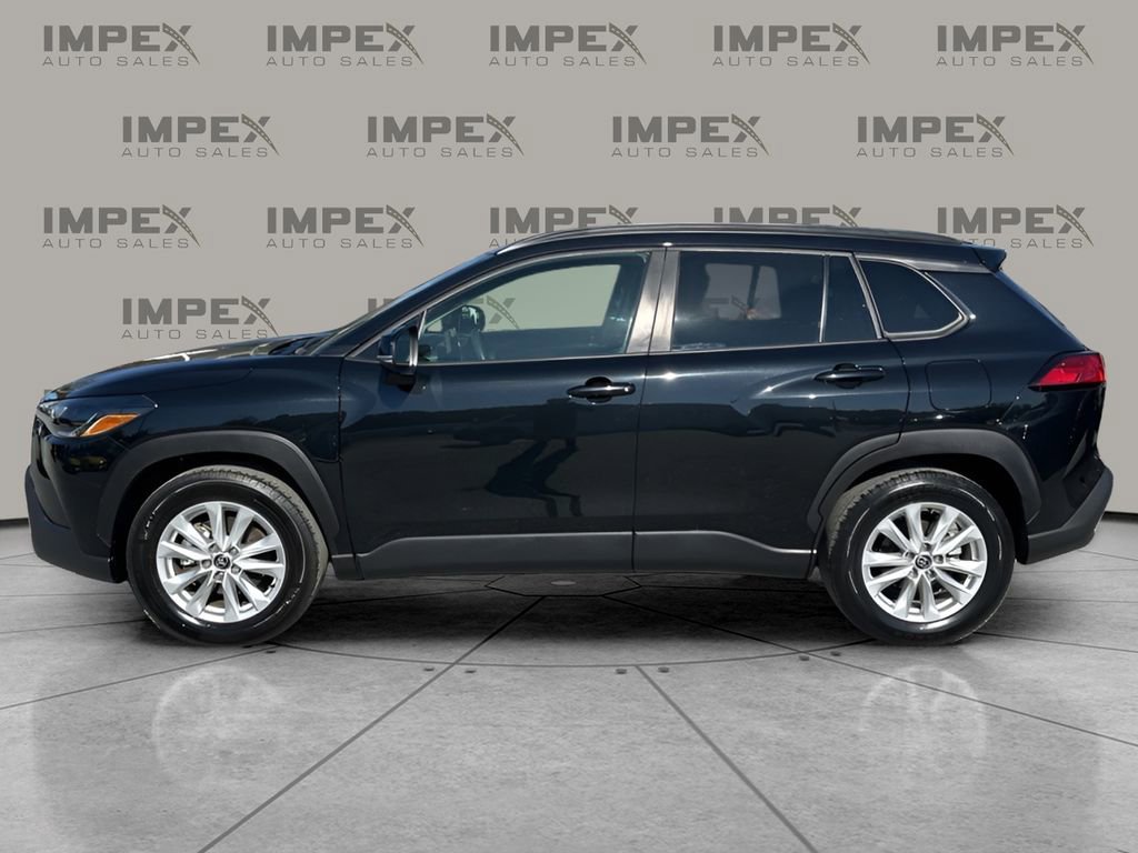 Used 2024 Toyota Corolla Cross LE image 2
