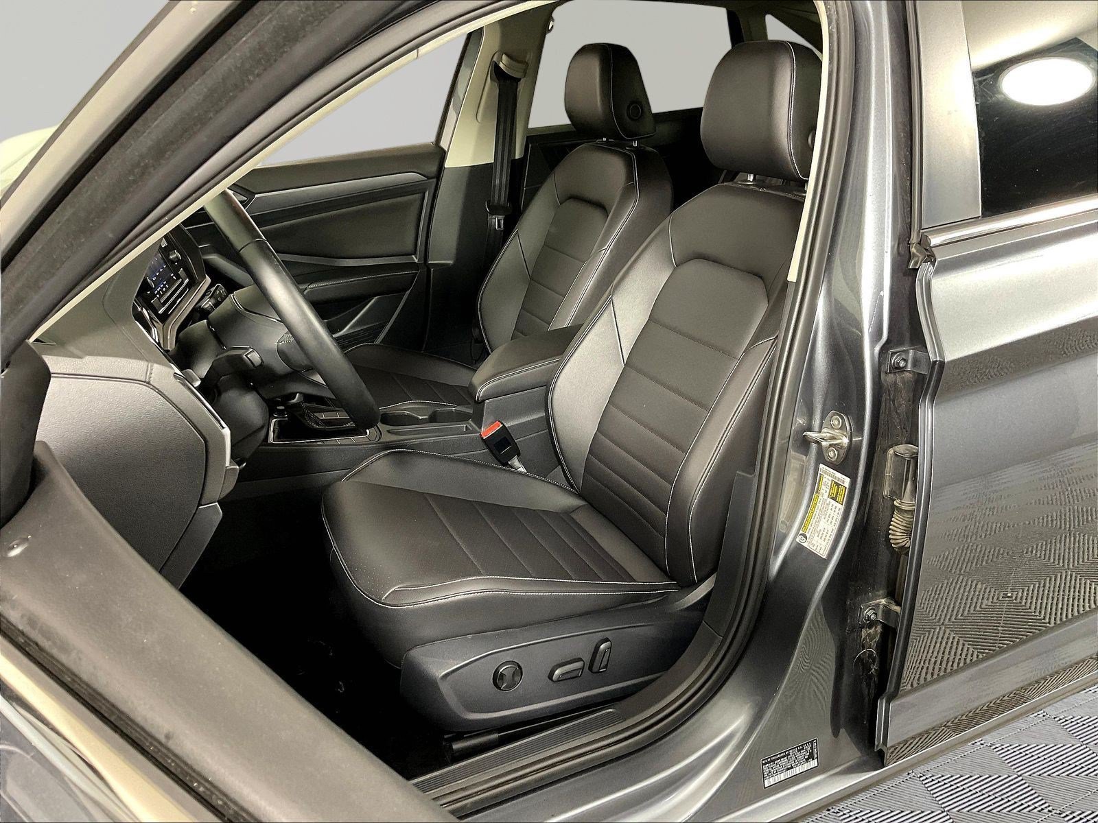 Used 2023 Volkswagen Jetta SE FWD image 20