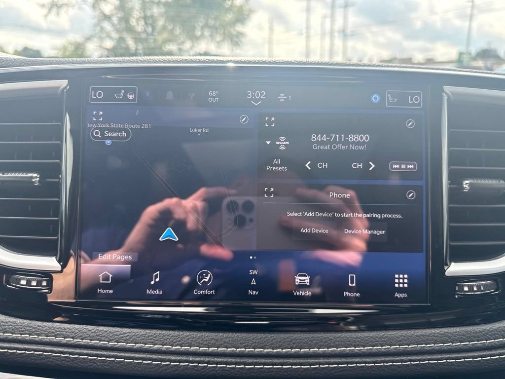 Used 2025 Chrysler Pacifica Limited FWD image 42