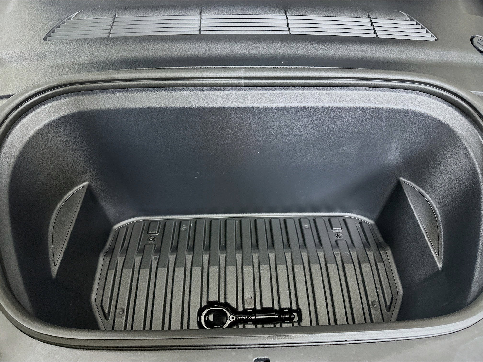 Used 2025 Tesla Model Y Long Range image 34