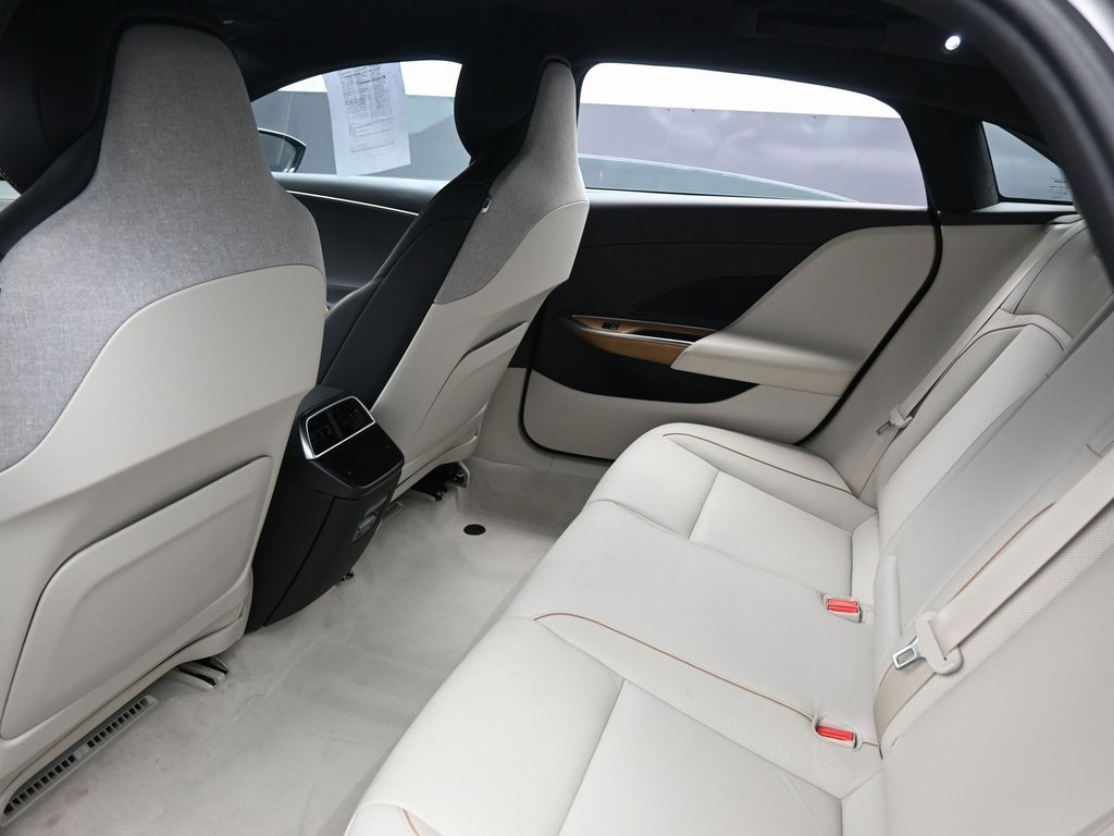 Used 2024 Lucid Air Touring image 27