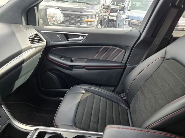 Used 2024 Ford Edge ST-Line w/ Class II Trailer Tow Package image 15