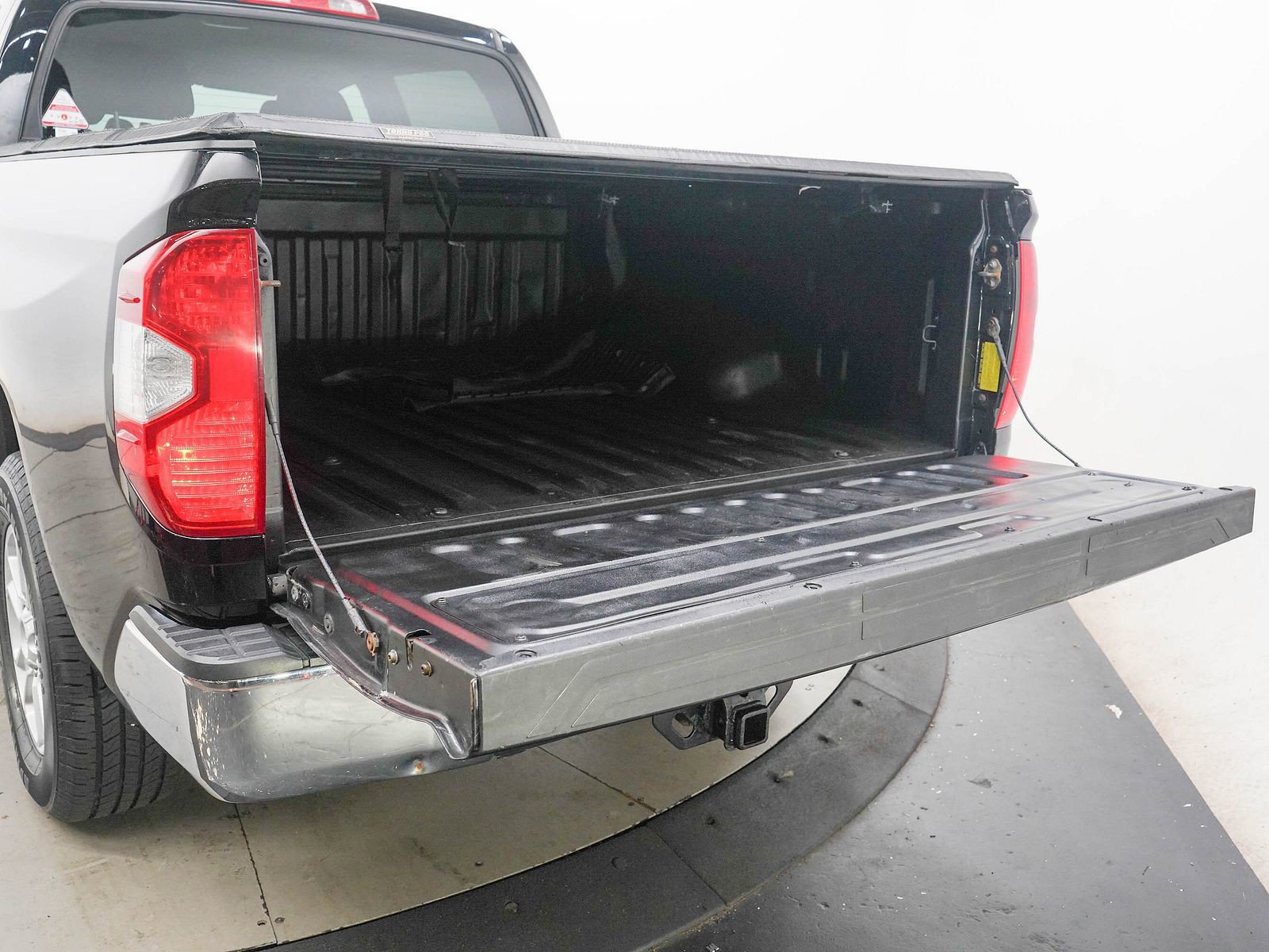 Used 2019 Toyota Tundra SR5 AWD/4WD image 9