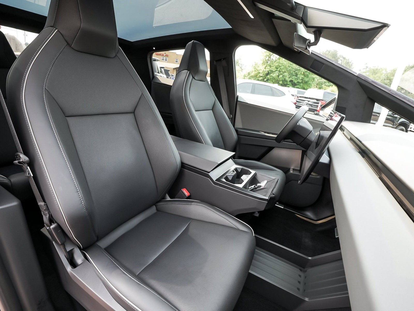 Used 2024 Tesla Cybertruck AWD Crew Cab image 40