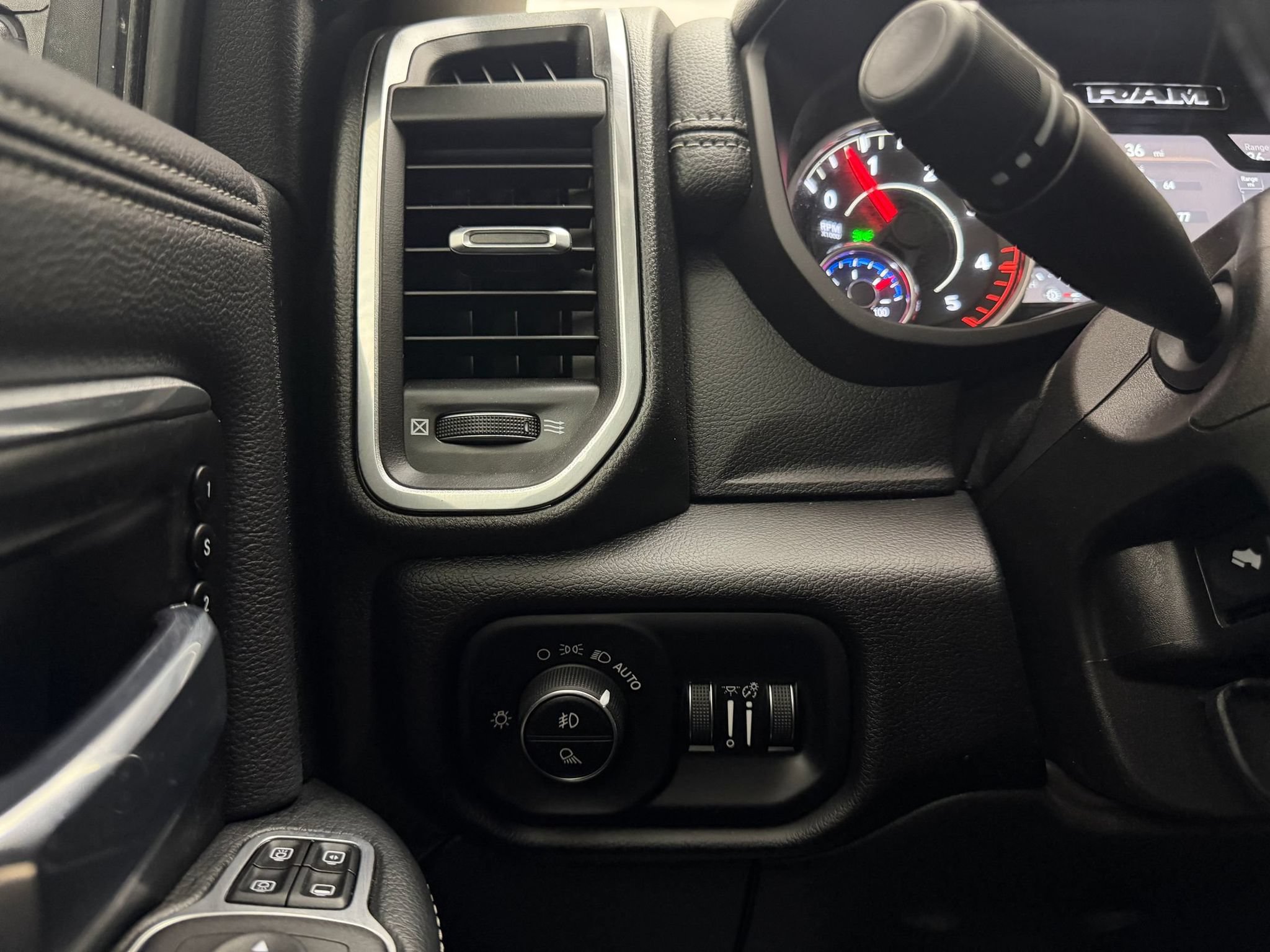 Used 2024 RAM 3500 Laramie AWD/4WD image 34