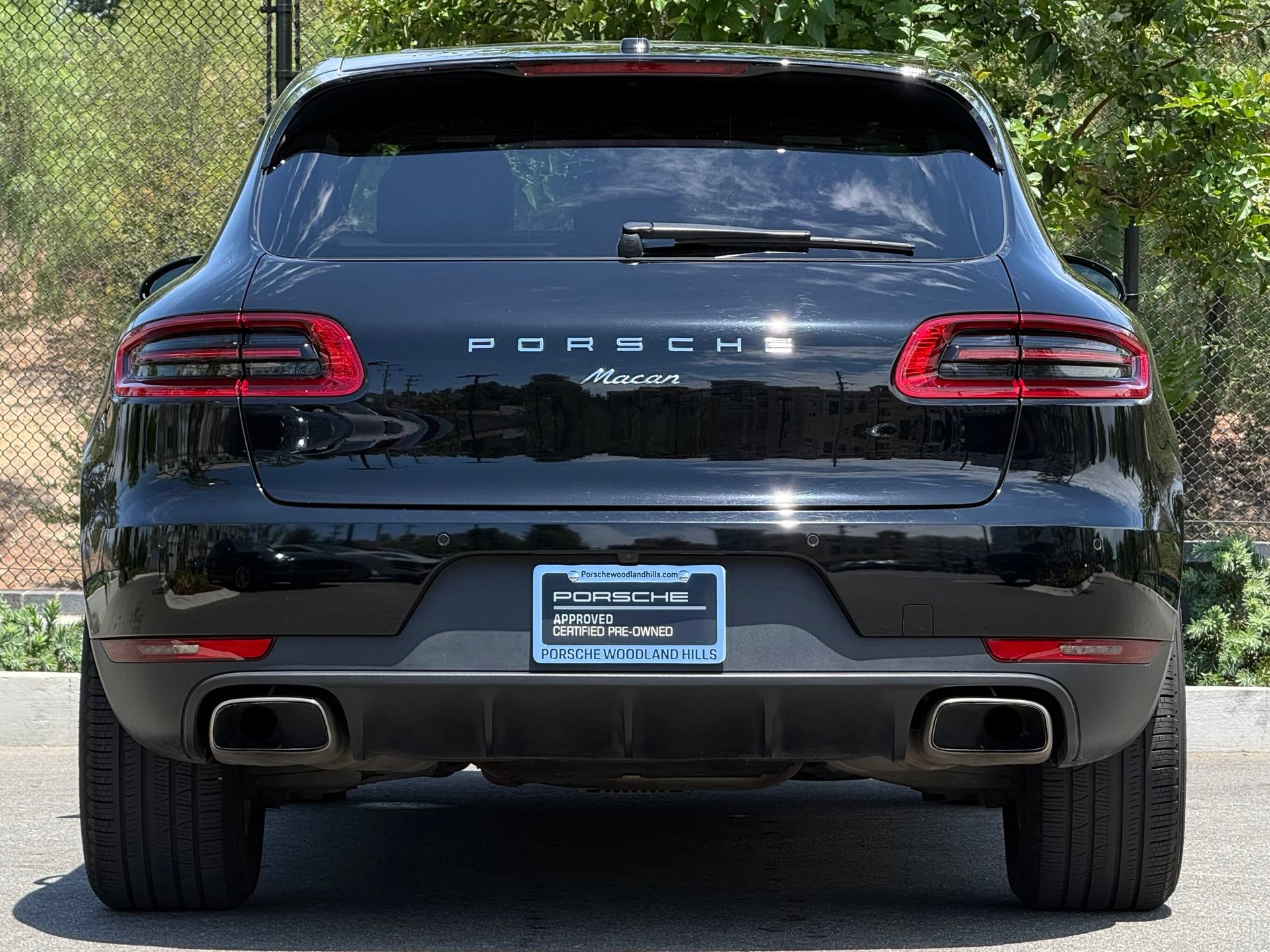 Certified 2017 Porsche Macan AWD/4WD image 6
