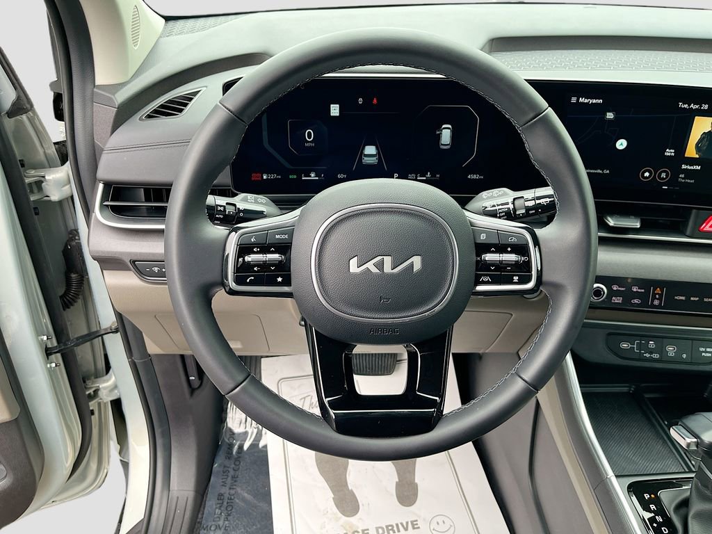 Certified 2025 Kia Carnival SX FWD image 17