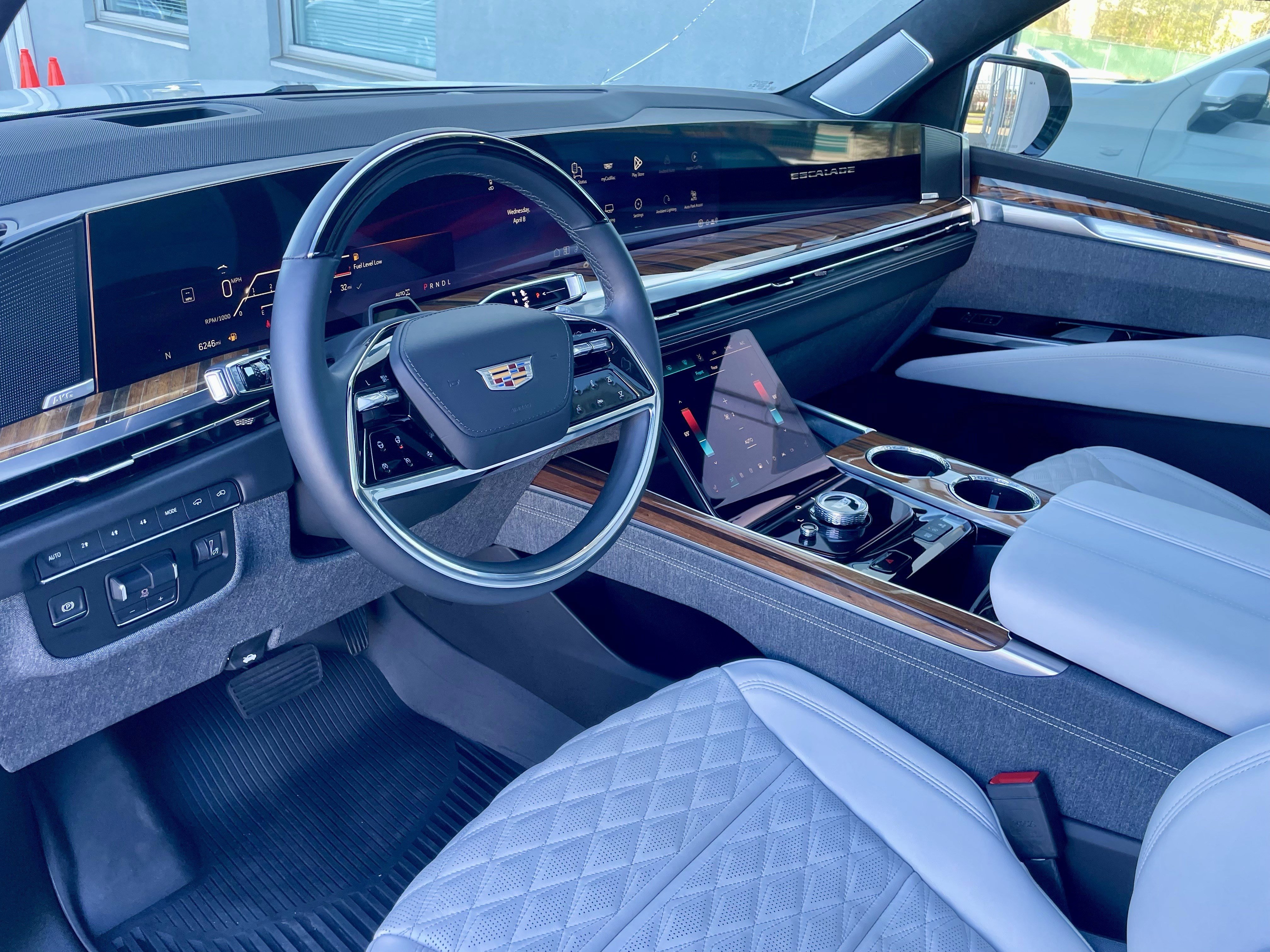 Used 2025 Cadillac Escalade Sport Platinum w/ LPO, ONYX Package image 13