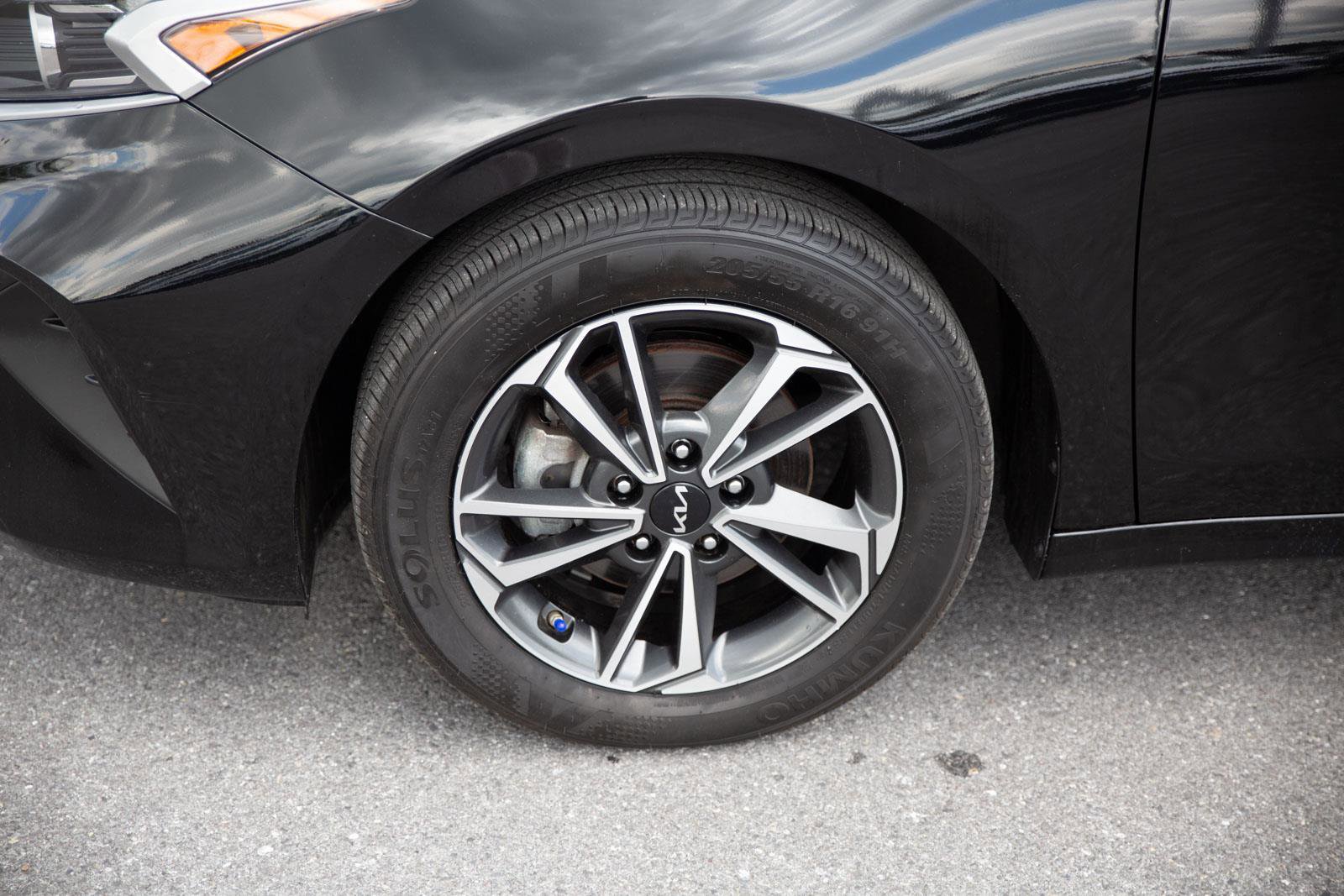 Used 2024 Kia Forte LXS FWD image 9