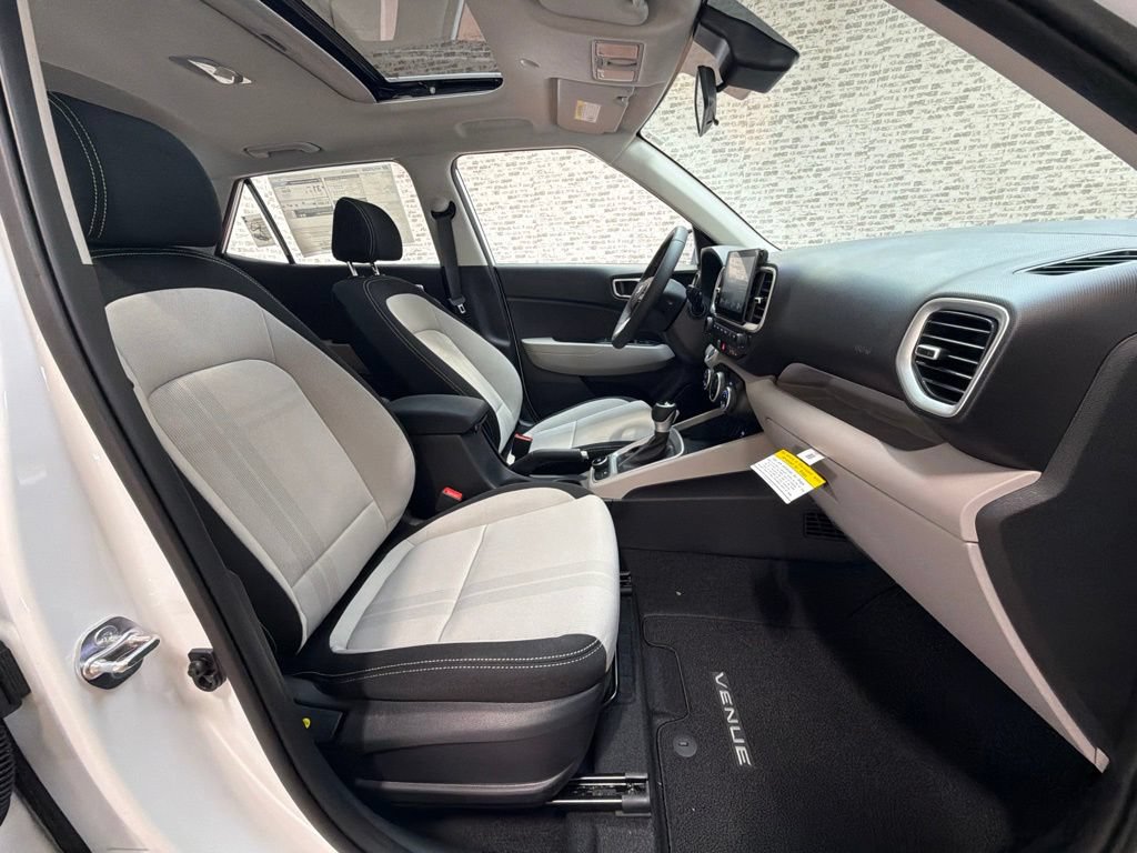New 2026 Hyundai Venue SEL FWD image 11