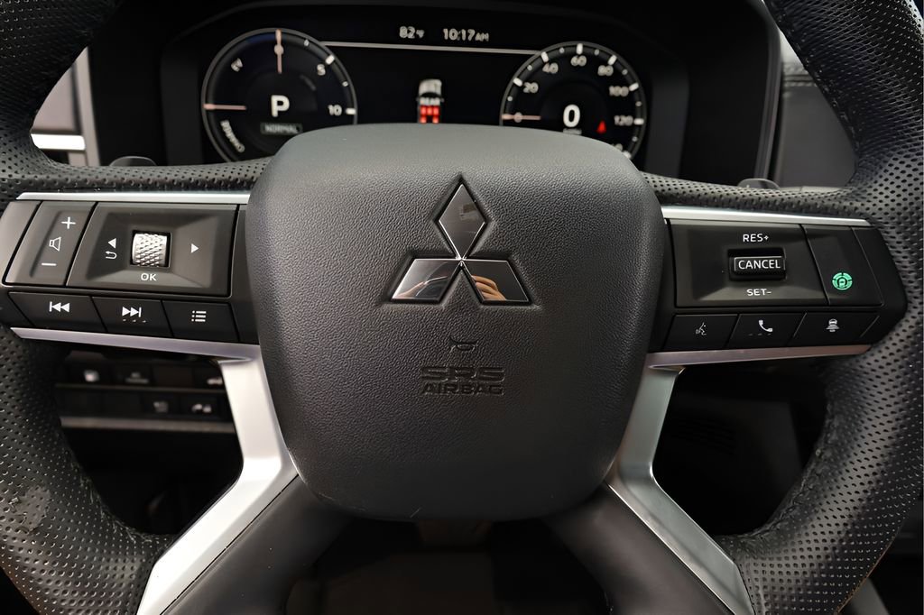Used 2023 Mitsubishi Outlander SEL AWD/4WD image 18