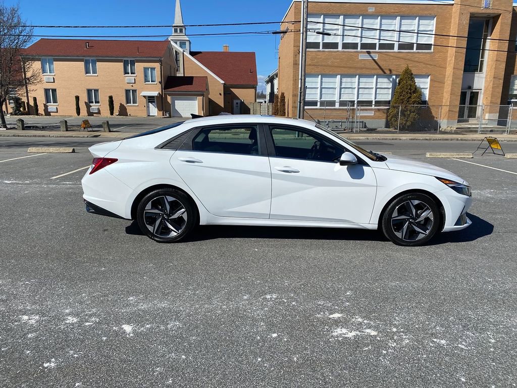Used 2023 Hyundai Elantra Limited image 4