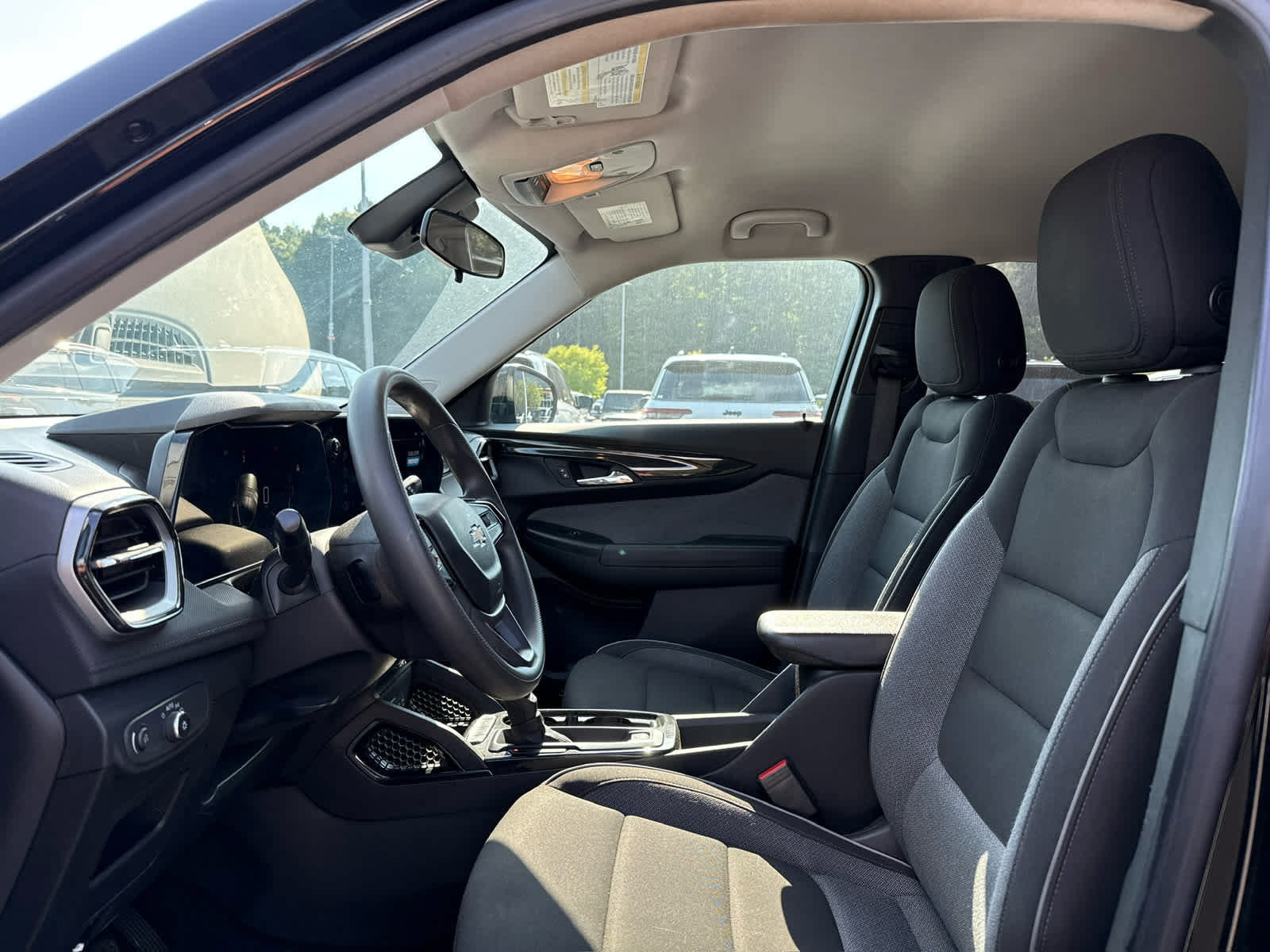 Used 2024 Chevrolet TrailBlazer LT w/ Driver Confidence Package FWD image 24