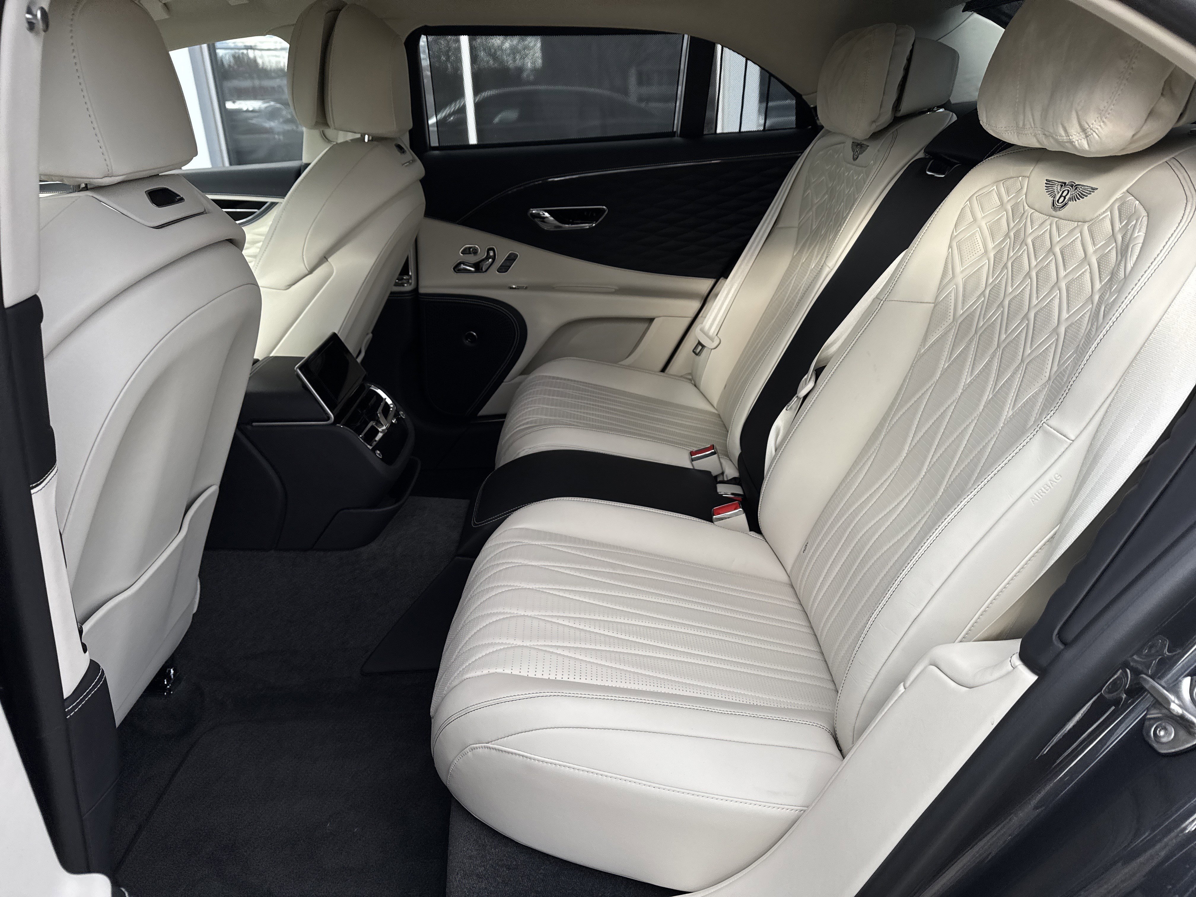 Used 2022 Bentley Flying Spur V8 image 26