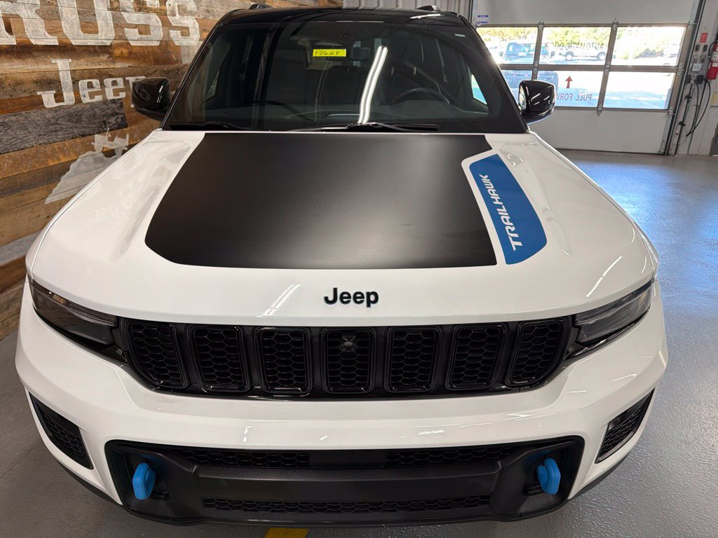 Used 2023 Jeep Grand Cherokee Trailhawk w/ Luxury Tech Group III AWD/4WD image 8