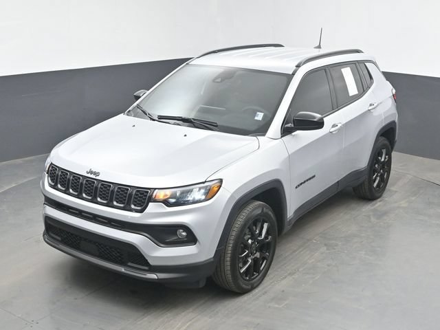 Used 2025 Jeep Compass Latitude w/ Altitude Special Edition AWD/4WD image 32