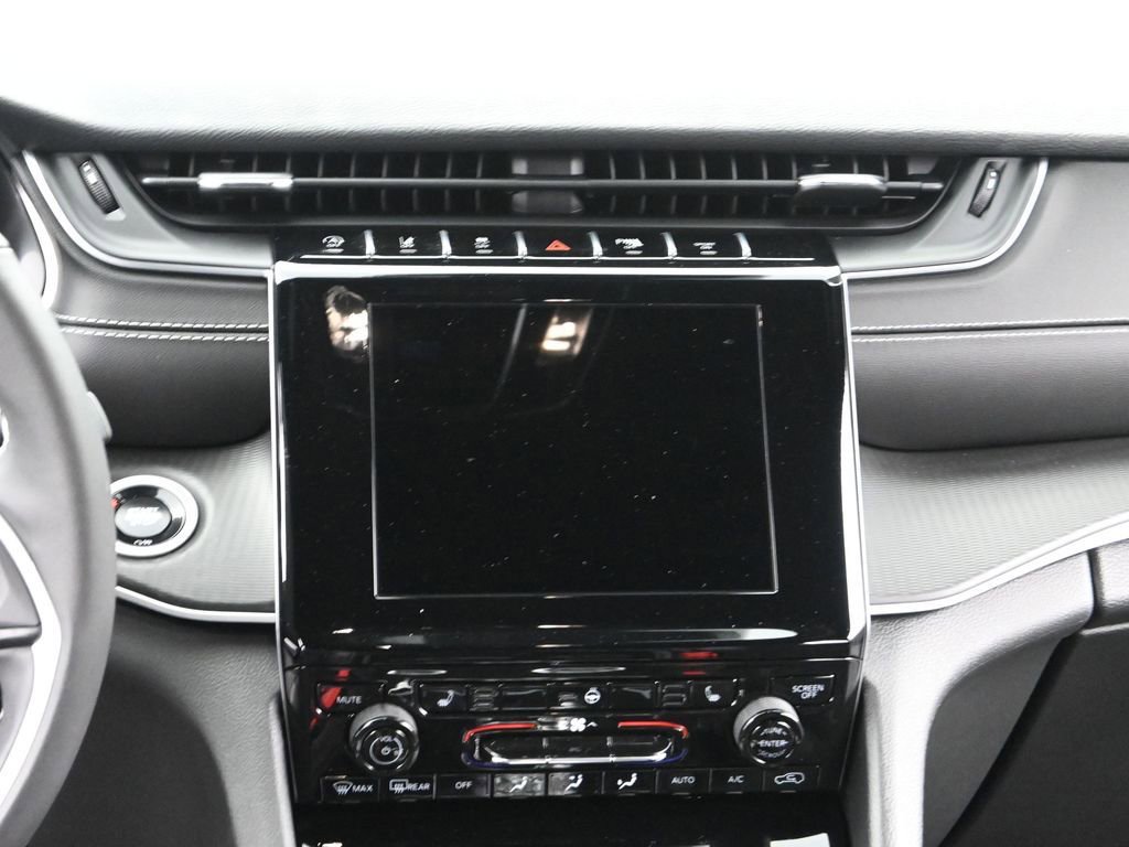 Used 2024 Jeep Grand Cherokee Altitude image 26