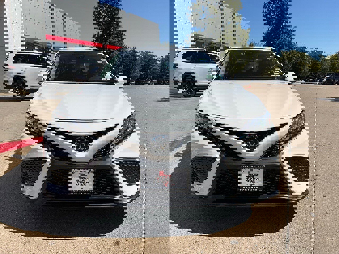 Used 2024 Toyota Camry SE image 4