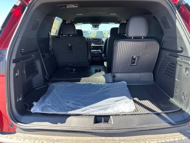 New 2026 Chevrolet Traverse LT w/ Driver Confidence Package AWD/4WD image 18