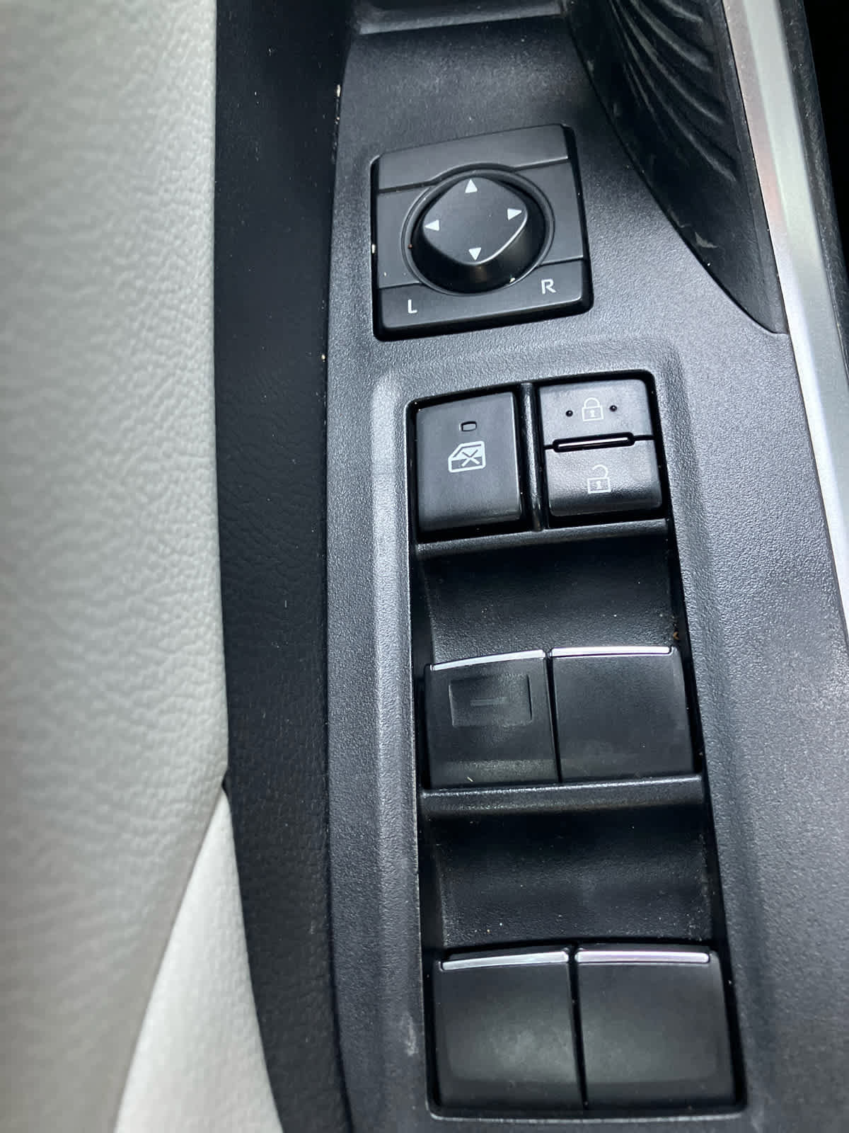 Used 2021 Toyota RAV4 XLE Premium image 12