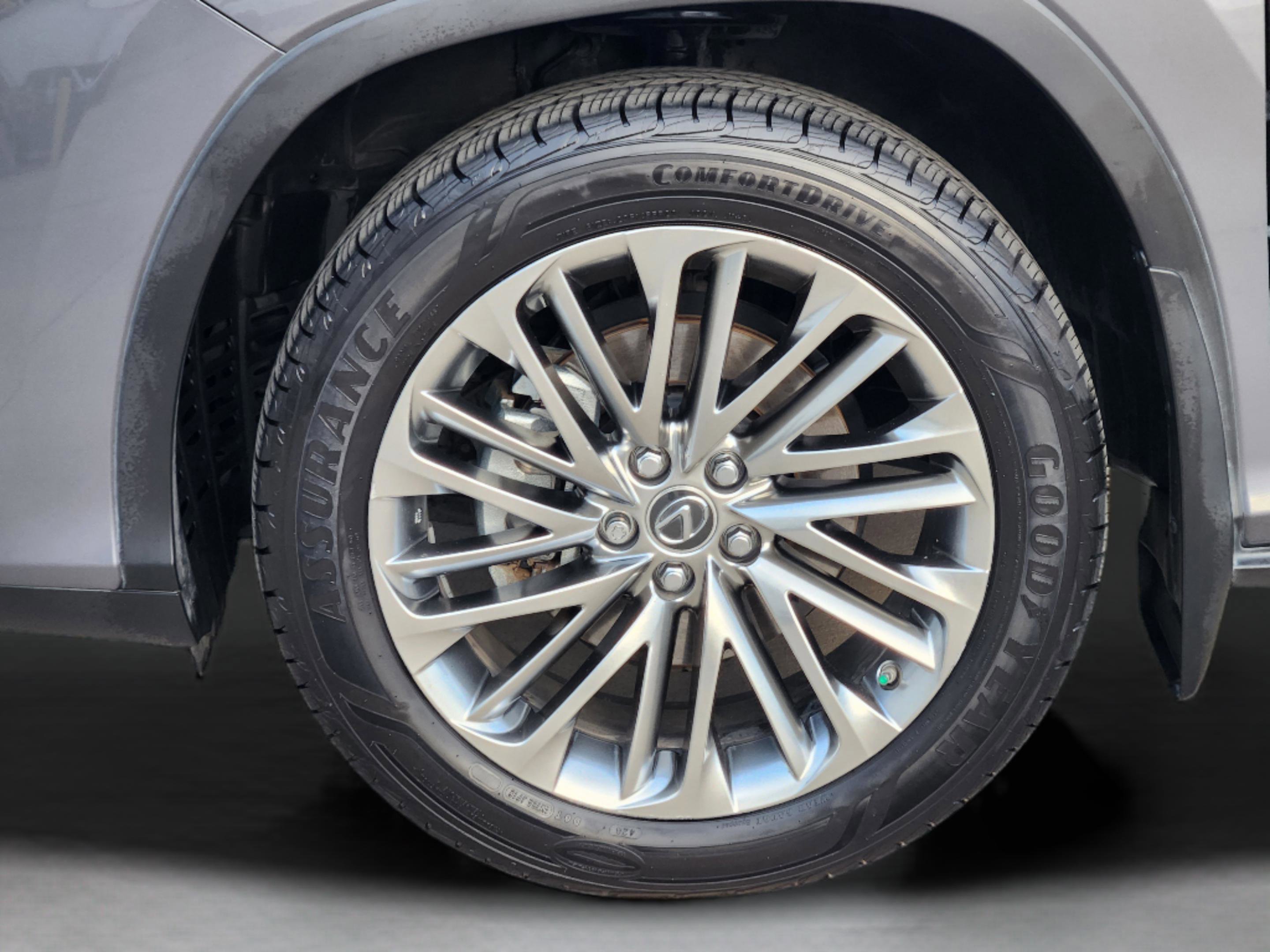 Used 2020 Lexus RX 450hL Luxury w/ Accessory Package image 9