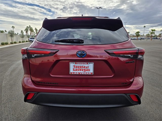 Certified 2024 Toyota Highlander XLE image 5