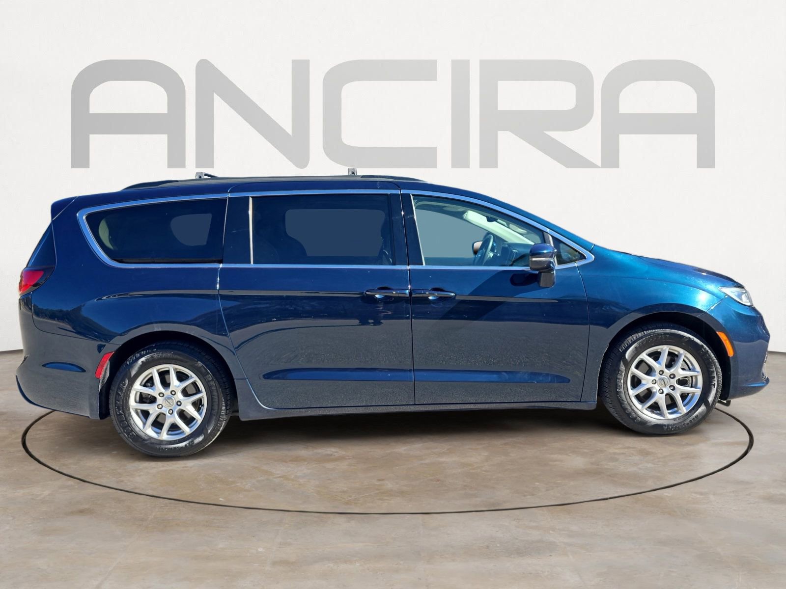 Used 2022 Chrysler Pacifica Touring-L image 9