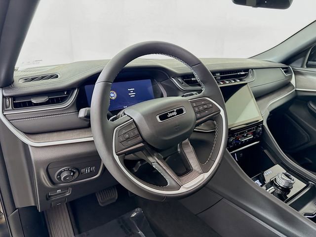 New 2025 Jeep Grand Cherokee Limited w/ Black Appearance Package image 9