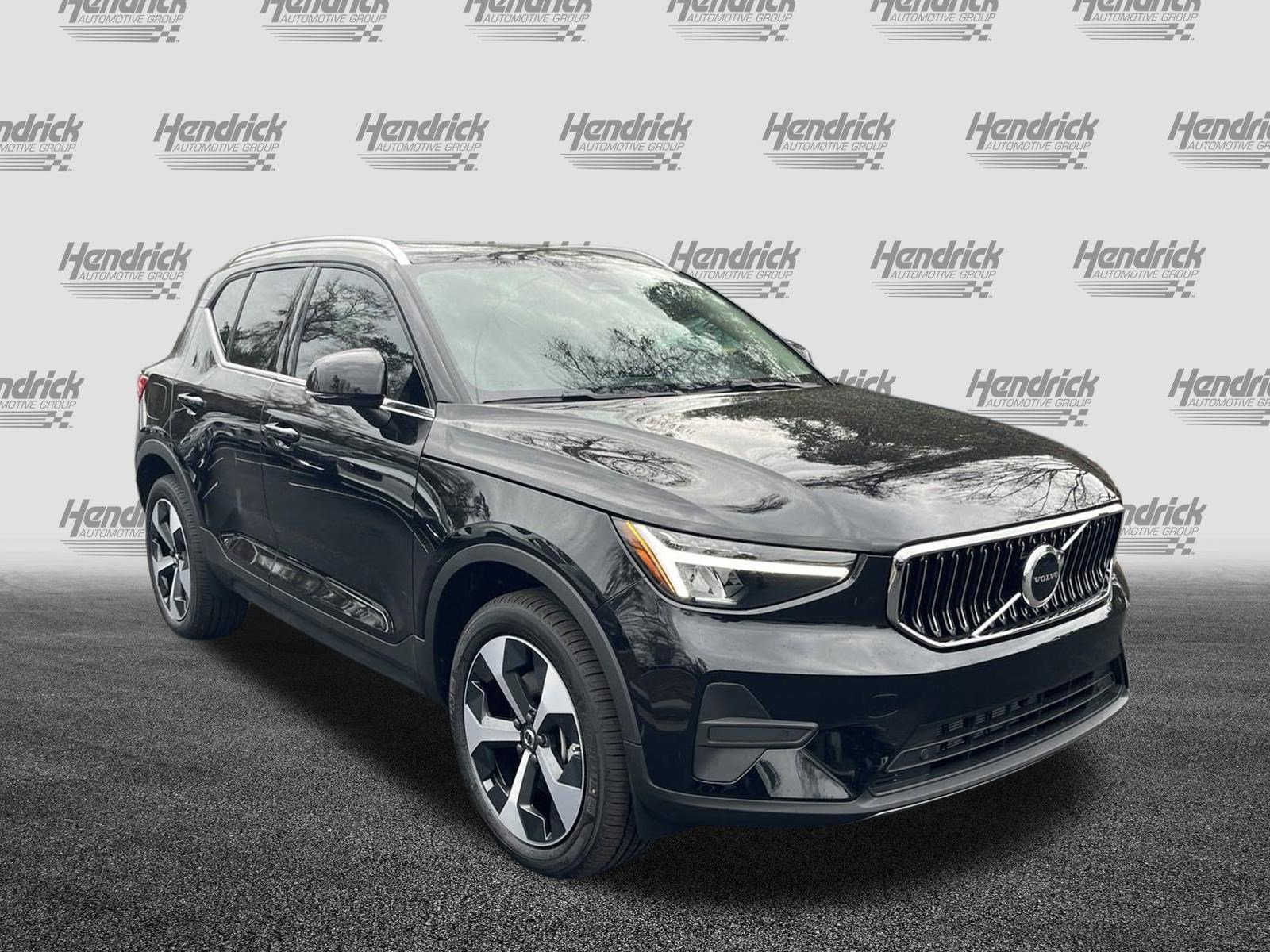 Certified 2025 Volvo XC40 B5 Core w/ Protection Package Premier image 2