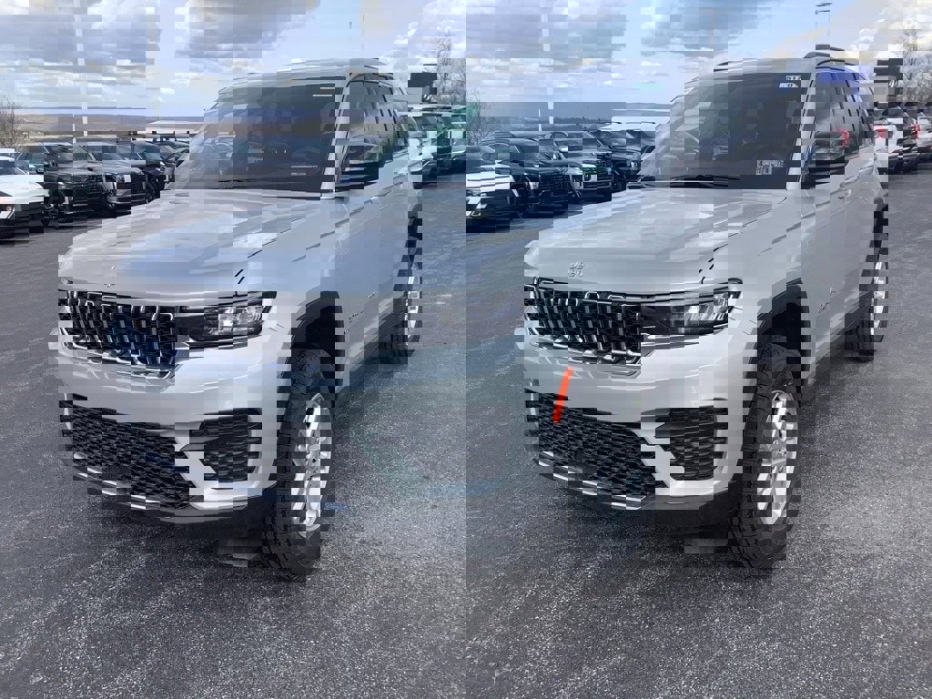 New 2025 Jeep Grand Cherokee Laredo w/ Luxury Tech Group I image 7