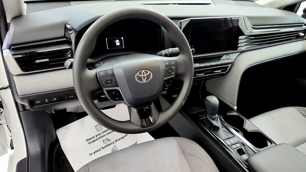 Used 2025 Toyota Camry LE AWD/4WD image 32