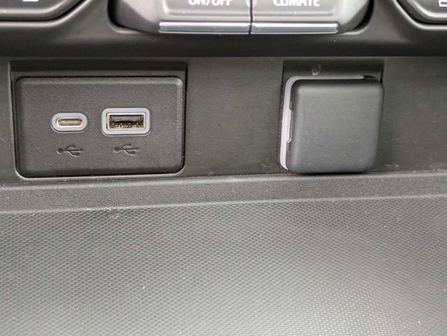 Used 2023 Chevrolet Tahoe Z71 w/ Luxury Package AWD/4WD image 27