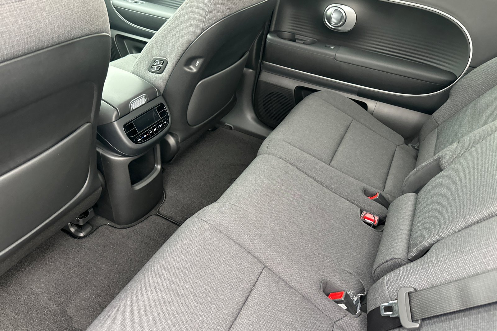 New 2026 Hyundai Ioniq 9 SE AWD/4WD image 12