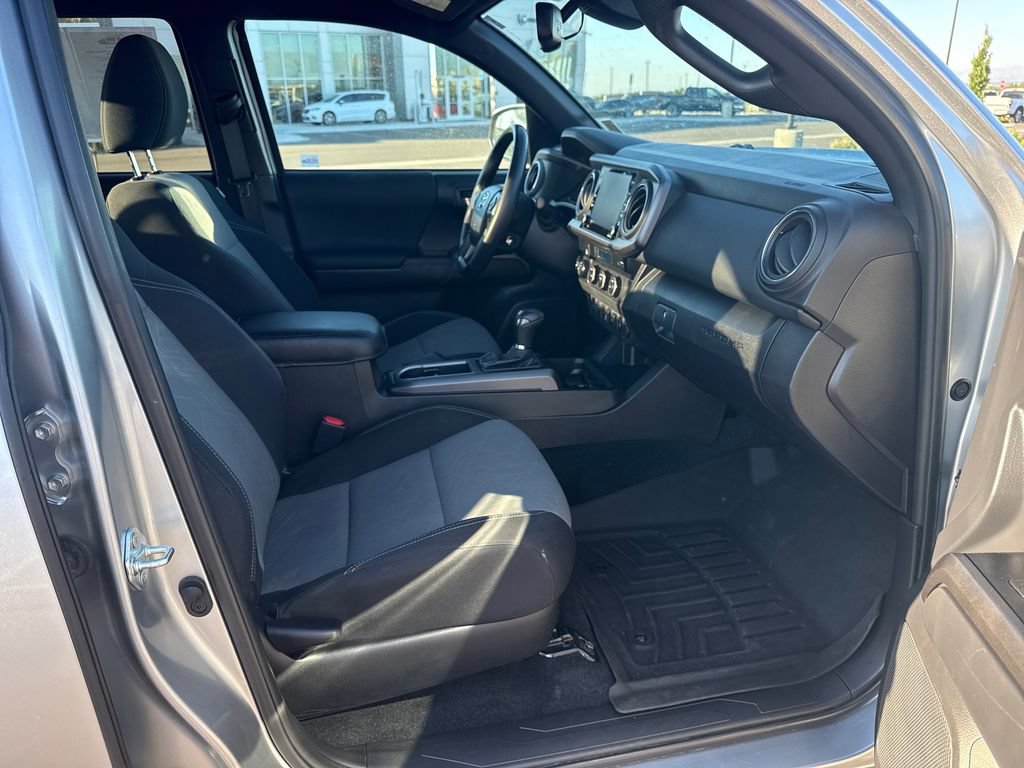 Used 2023 Toyota Tacoma TRD Off-Road w/ Technology Package AWD/4WD image 29