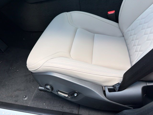 New 2027 Volvo XC60 B5 Core AWD/4WD image 13