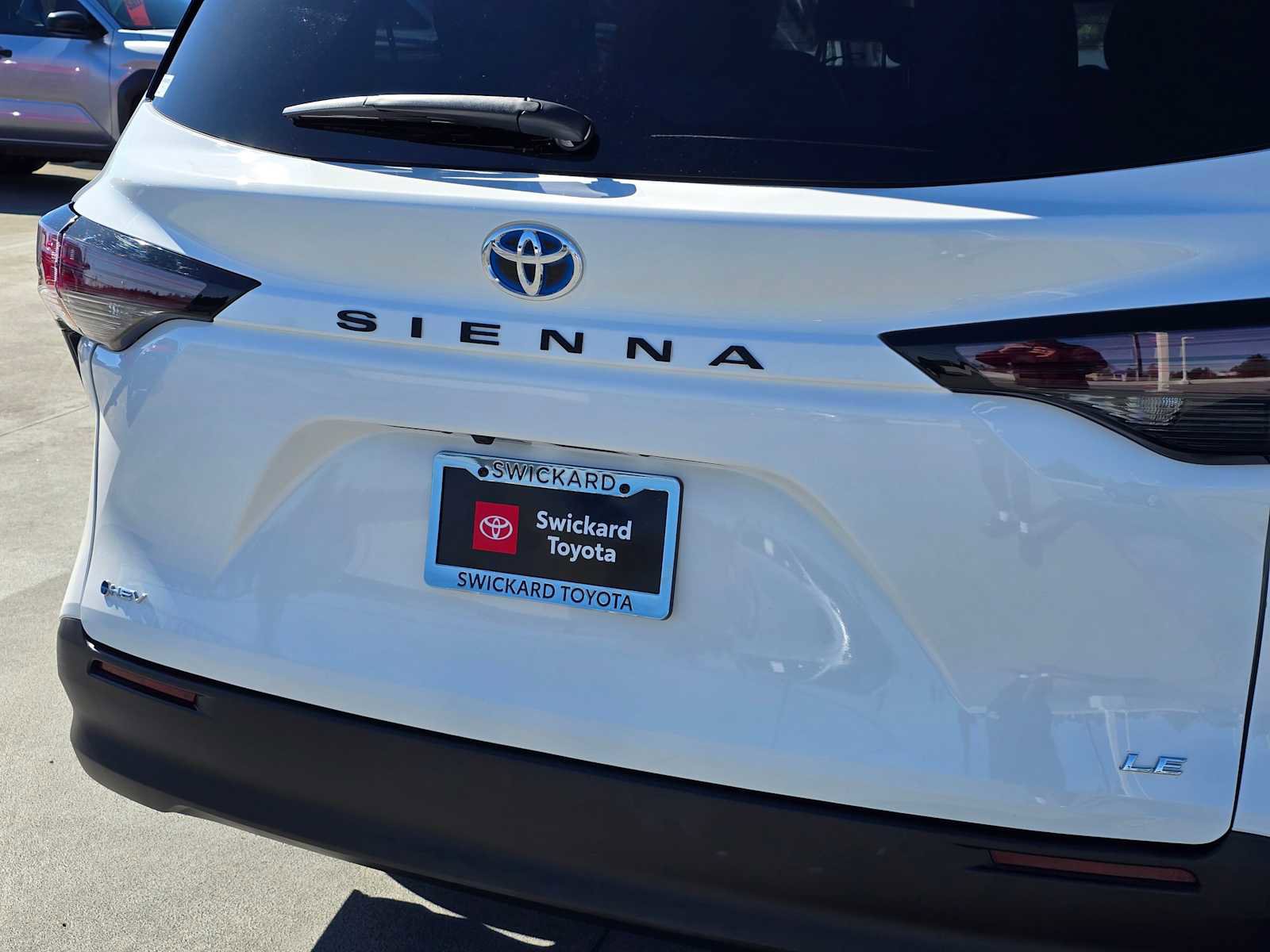 Certified 2025 Toyota Sienna LE FWD image 15