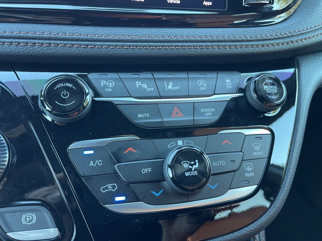 Used 2024 Chrysler Pacifica Pinnacle w/ Trailer Tow Group image 12