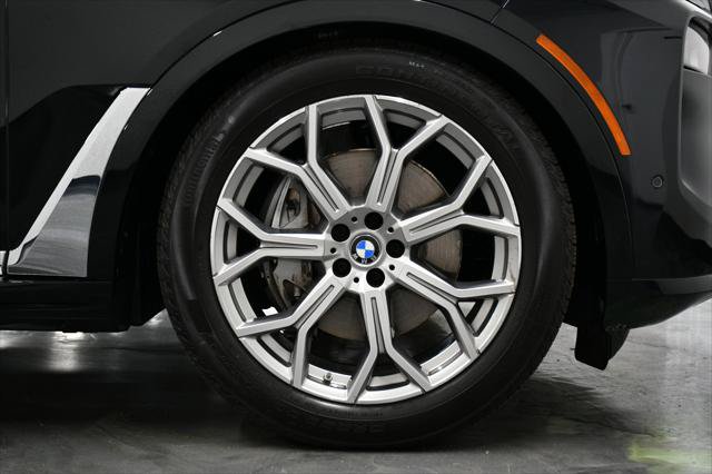 Used 2026 BMW X7 xDrive40i AWD/4WD image 16