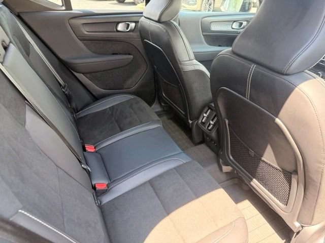 Used 2022 Volvo XC40 T5 R-Design w/ Climate Package AWD/4WD image 15