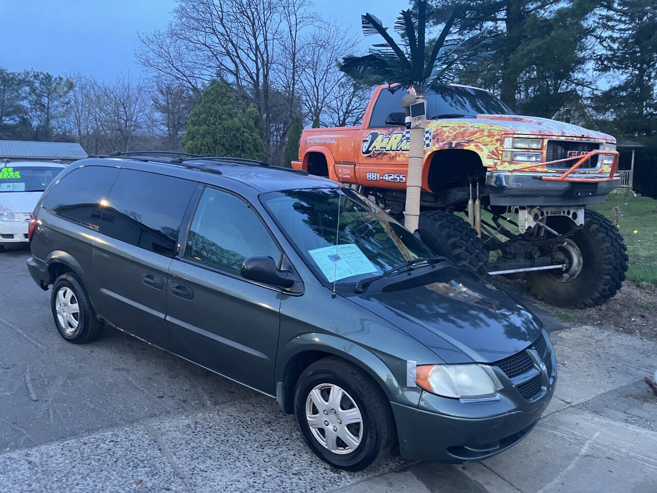 Used 2004 Dodge Grand Caravan SE w/ Popular Equipment Group FWD image 2